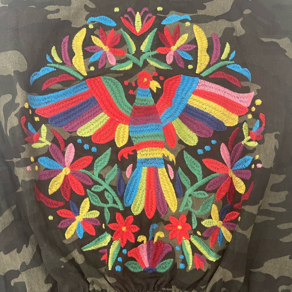 Hip length camo vest, Phoenix embroidery, patch pockets at hip size 2XL - Picture 13 of 14